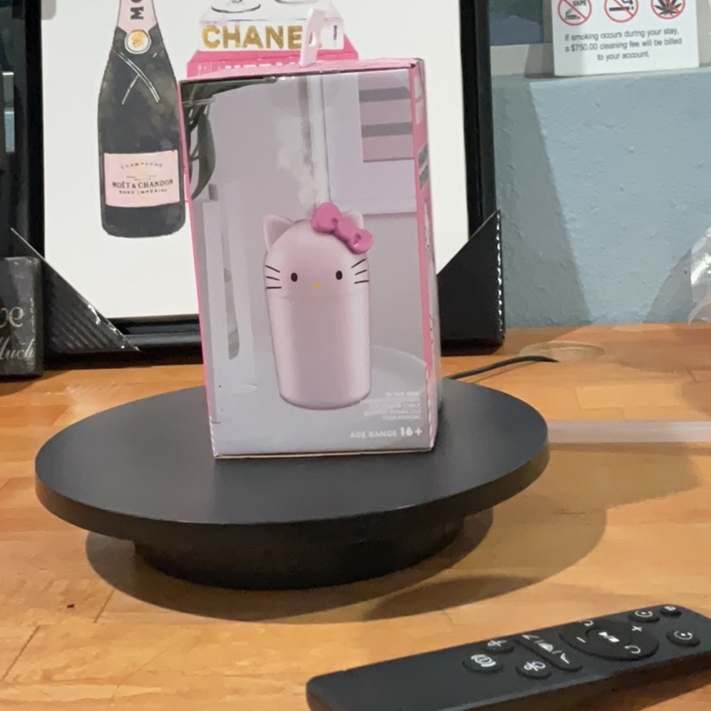 Hello Kitty Pink Humidifier Diffuser - Picture 2 of 3